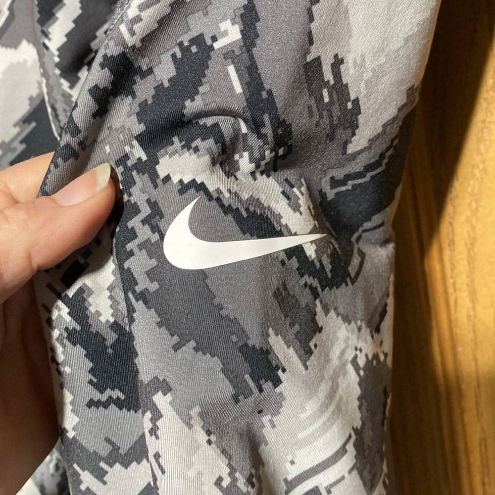 Kids Nike pro leggings​​​ - Picture 2 of 5